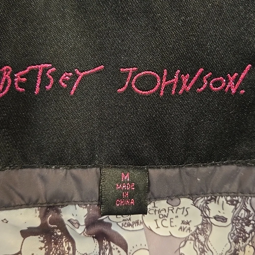 BETSEY JOHNSON DOWN BLEND PUFFER COAT WITH FAUX FUR HOOD AND BELTED WAIST. SZ MD
